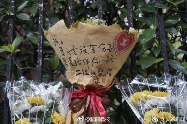 [流言板][中国行速递]蒙克手持CHINA字样，与“我爱祖国”开心合影